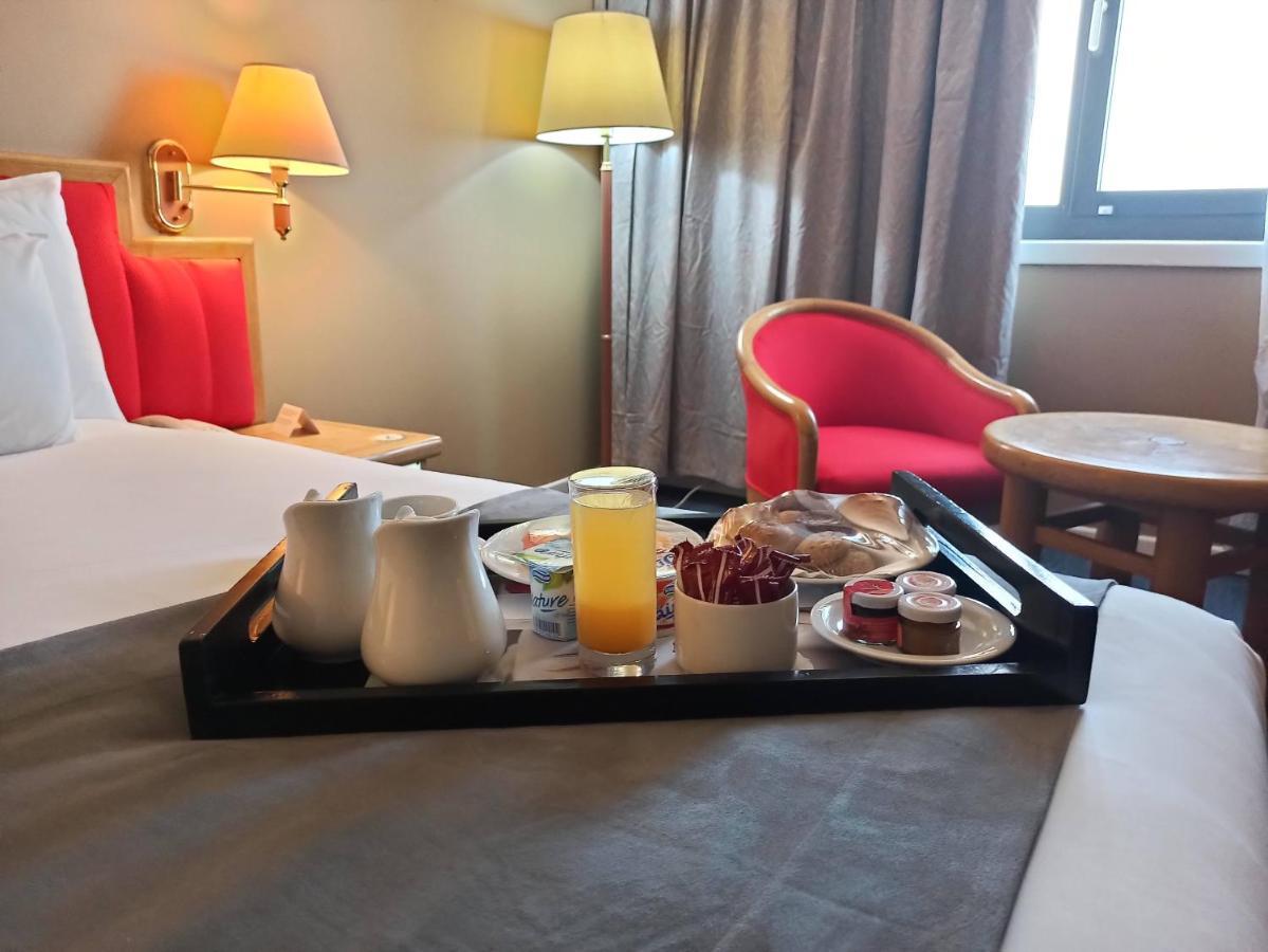 Hotel Mercure Alger Aeroport Maison Blanche Bagian luar foto Room service tray