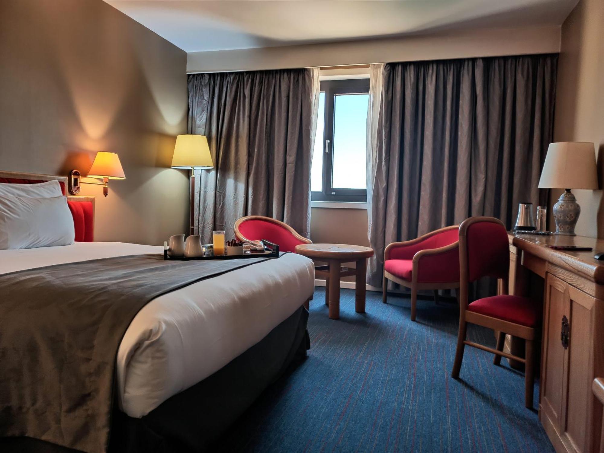 Hotel Mercure Alger Aeroport Maison Blanche Bagian luar foto A room at the hotel
