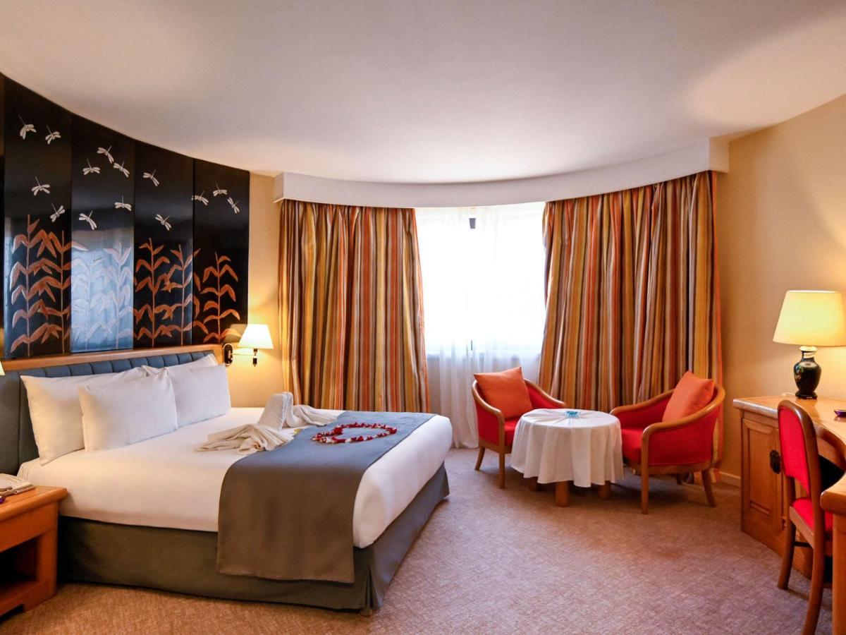 Hotel Mercure Alger Aeroport Maison Blanche Bagian luar foto A room at the hotel