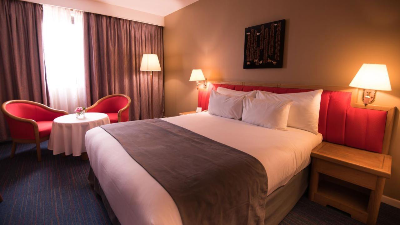 Hotel Mercure Alger Aeroport Maison Blanche Bagian luar foto A room at the hotel