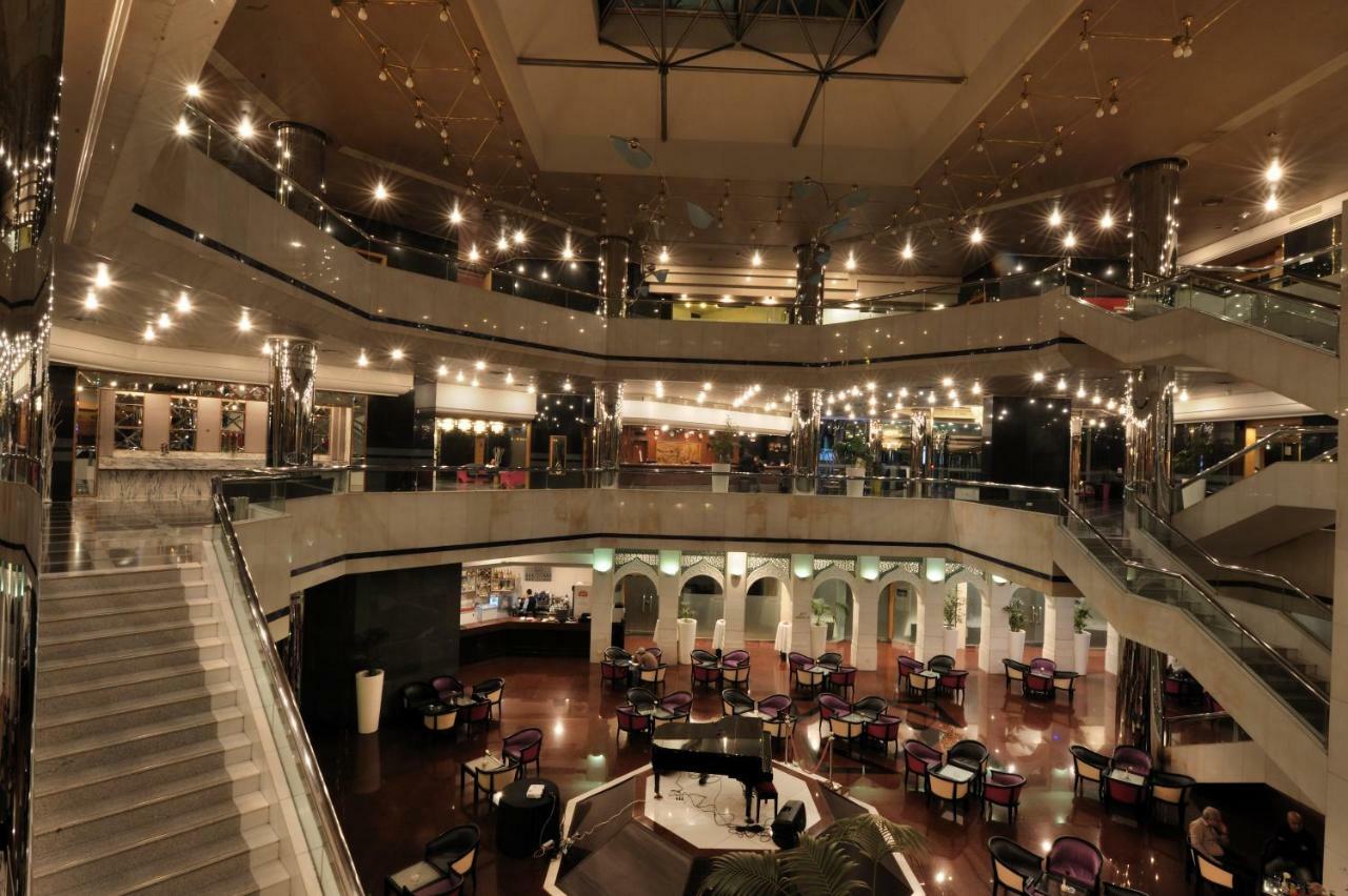 Hotel Mercure Alger Aeroport Maison Blanche Bagian luar foto The lobby of the hotel