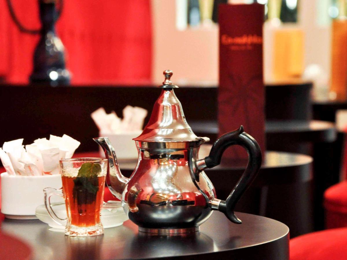 Hotel Mercure Alger Aeroport Maison Blanche Bagian luar foto A pot of Moroccan tea